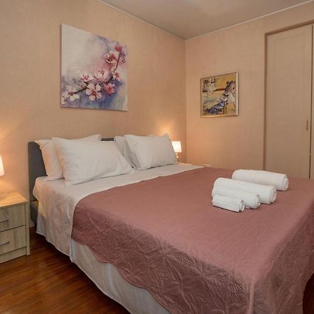 Exceptional Villa in Voula near the sea Atene Esterno foto