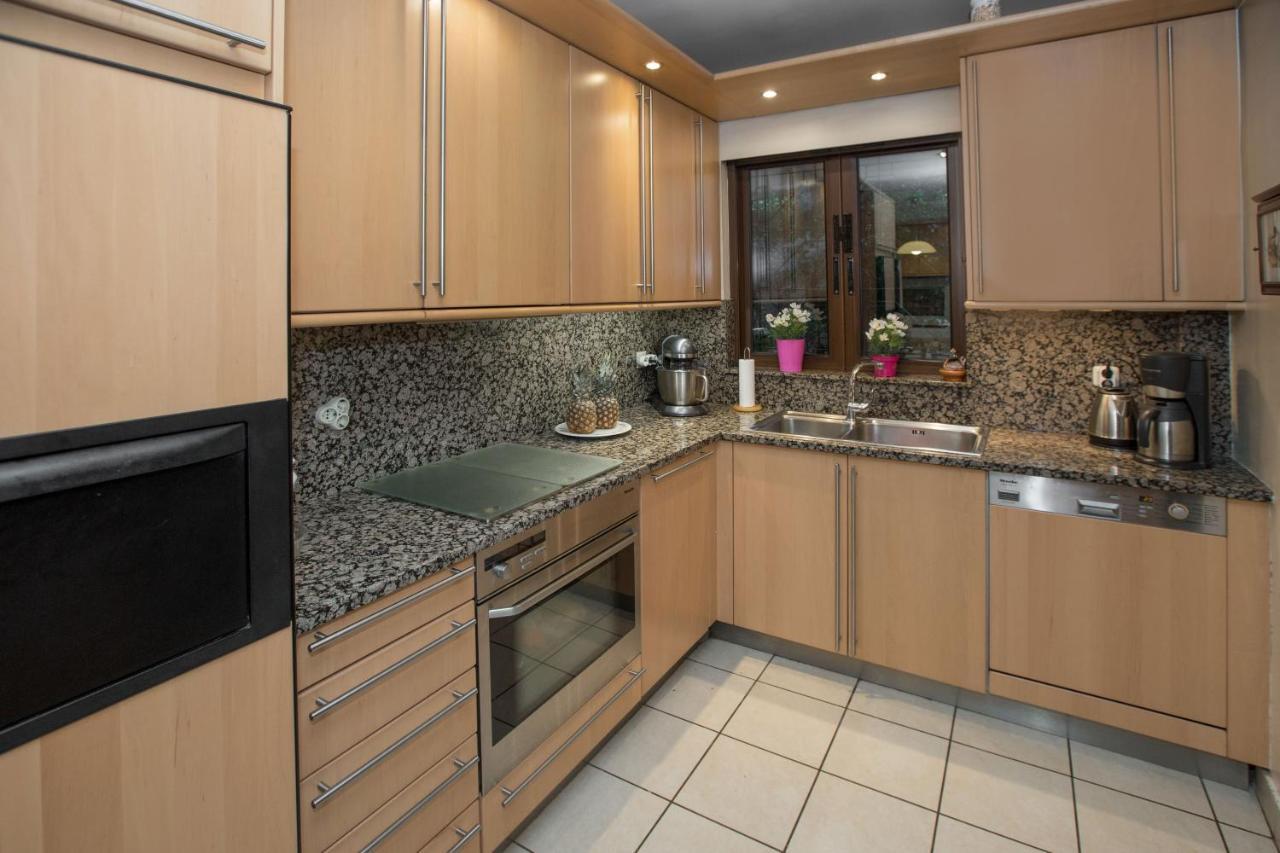 Exceptional Villa in Voula near the sea Atene Esterno foto