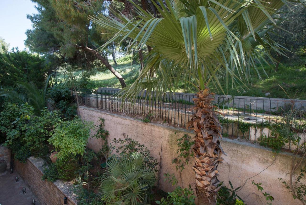 Exceptional Villa in Voula near the sea Atene Esterno foto