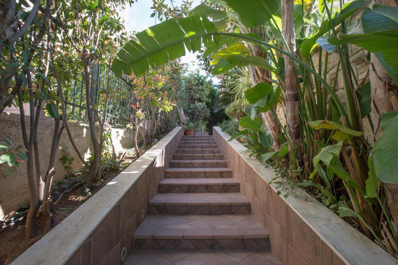 Exceptional Villa in Voula near the sea Atene Esterno foto