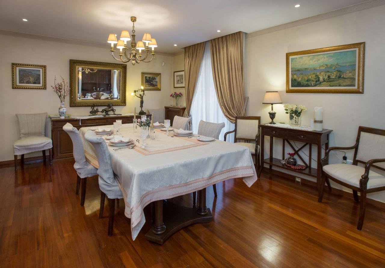 Exceptional Villa in Voula near the sea Atene Esterno foto