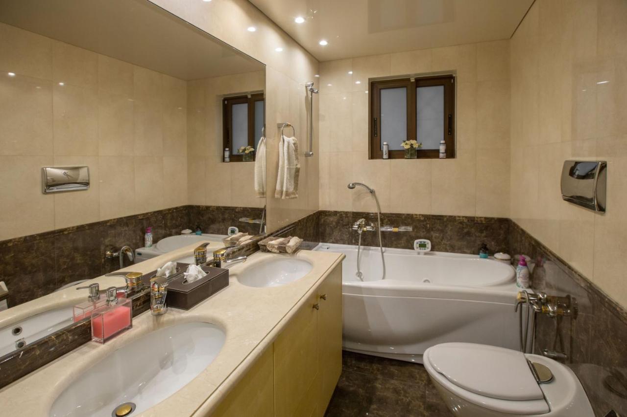 Exceptional Villa in Voula near the sea Atene Esterno foto