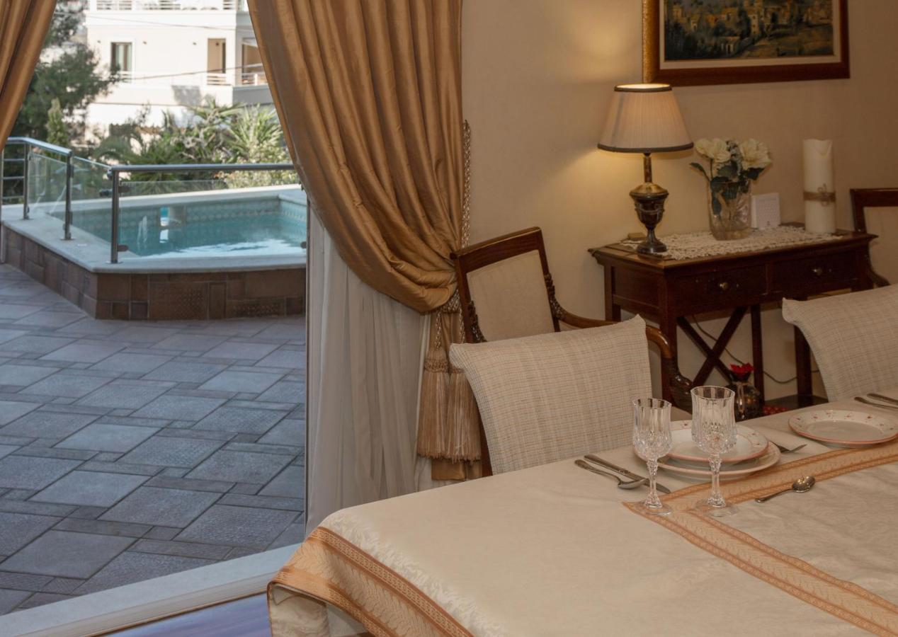 Exceptional Villa in Voula near the sea Atene Esterno foto