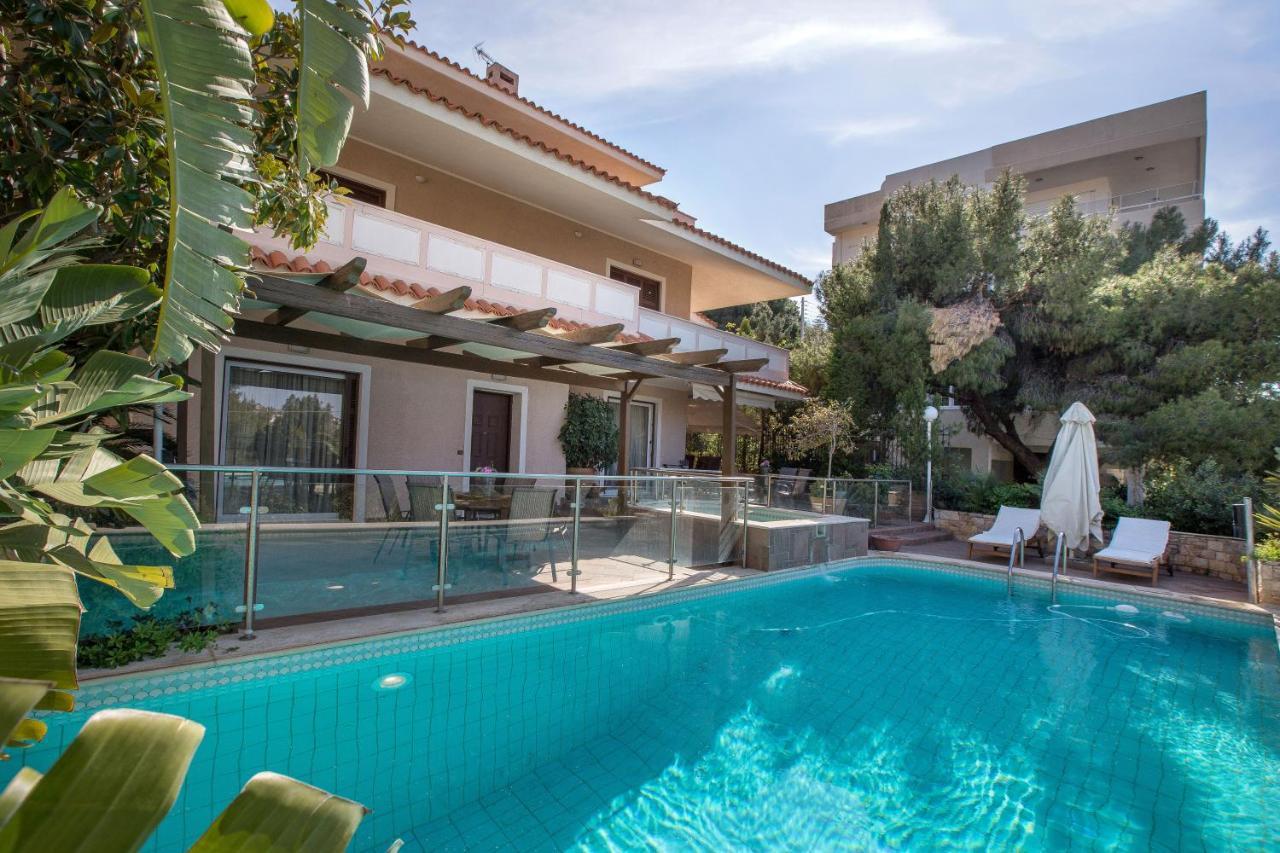 Exceptional Villa in Voula near the sea Atene Esterno foto