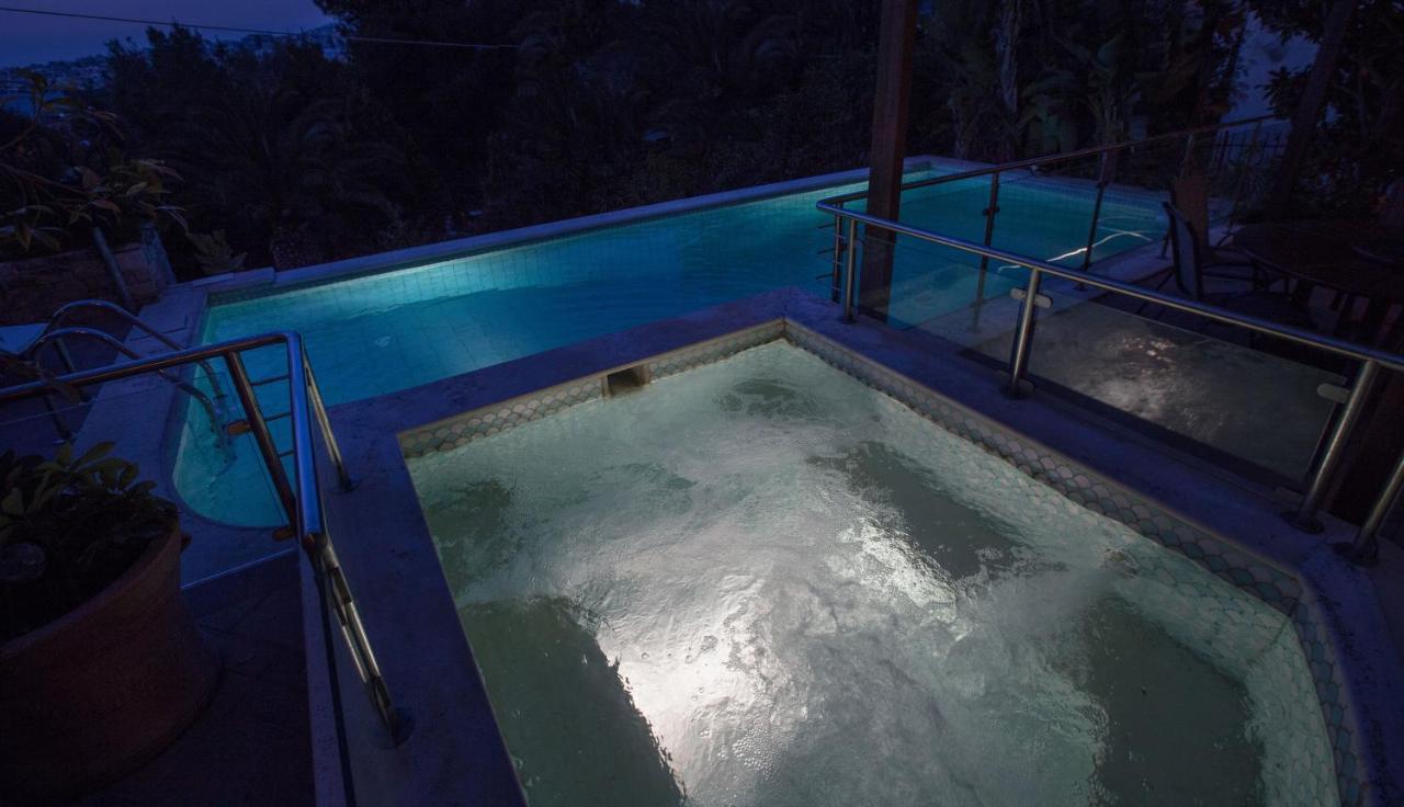 Exceptional Villa in Voula near the sea Atene Esterno foto