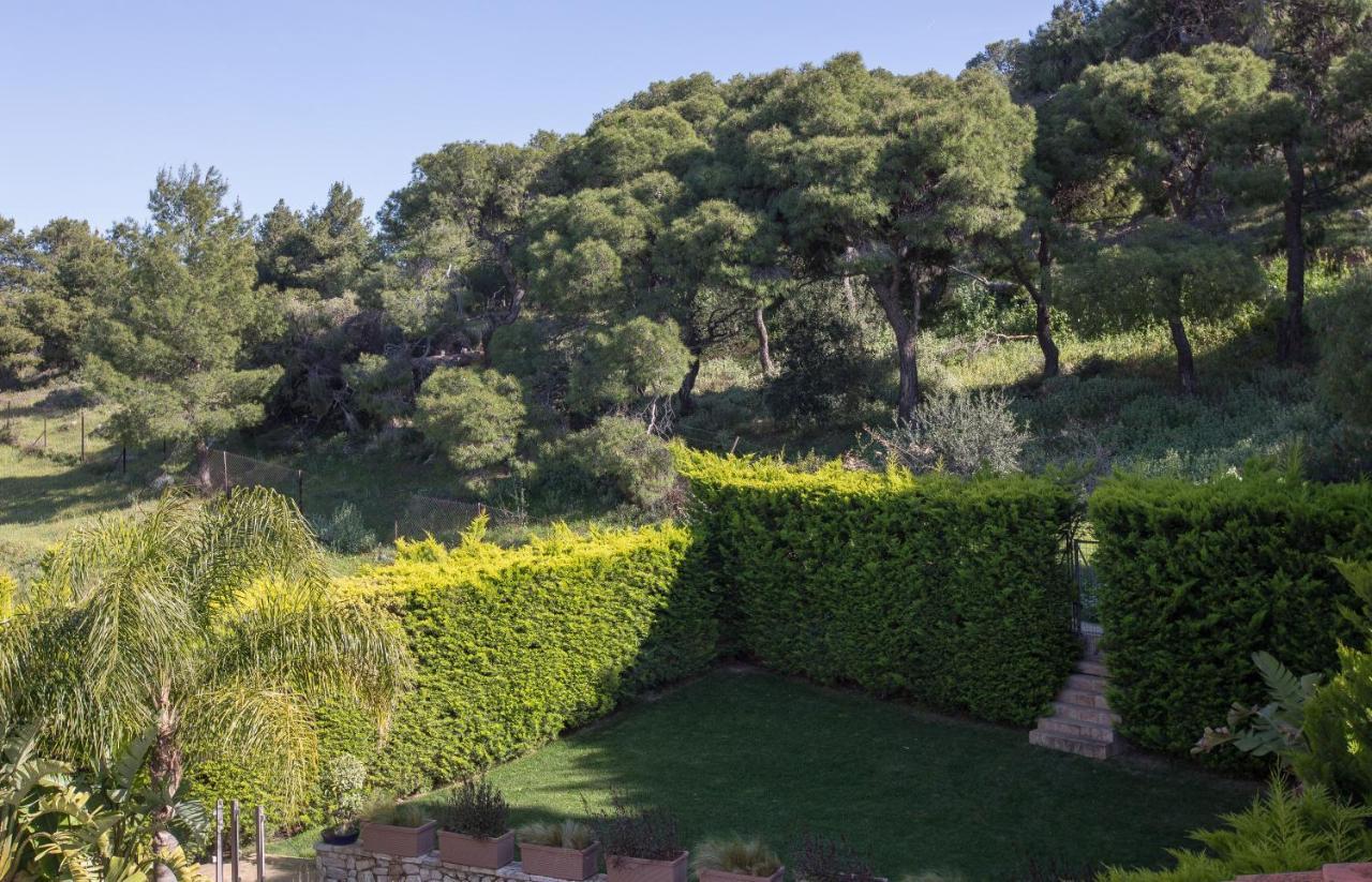 Exceptional Villa in Voula near the sea Atene Esterno foto