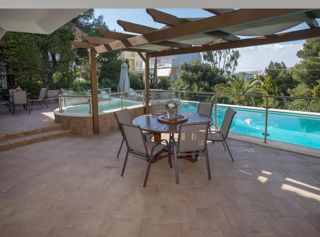 Exceptional Villa in Voula near the sea Atene Esterno foto