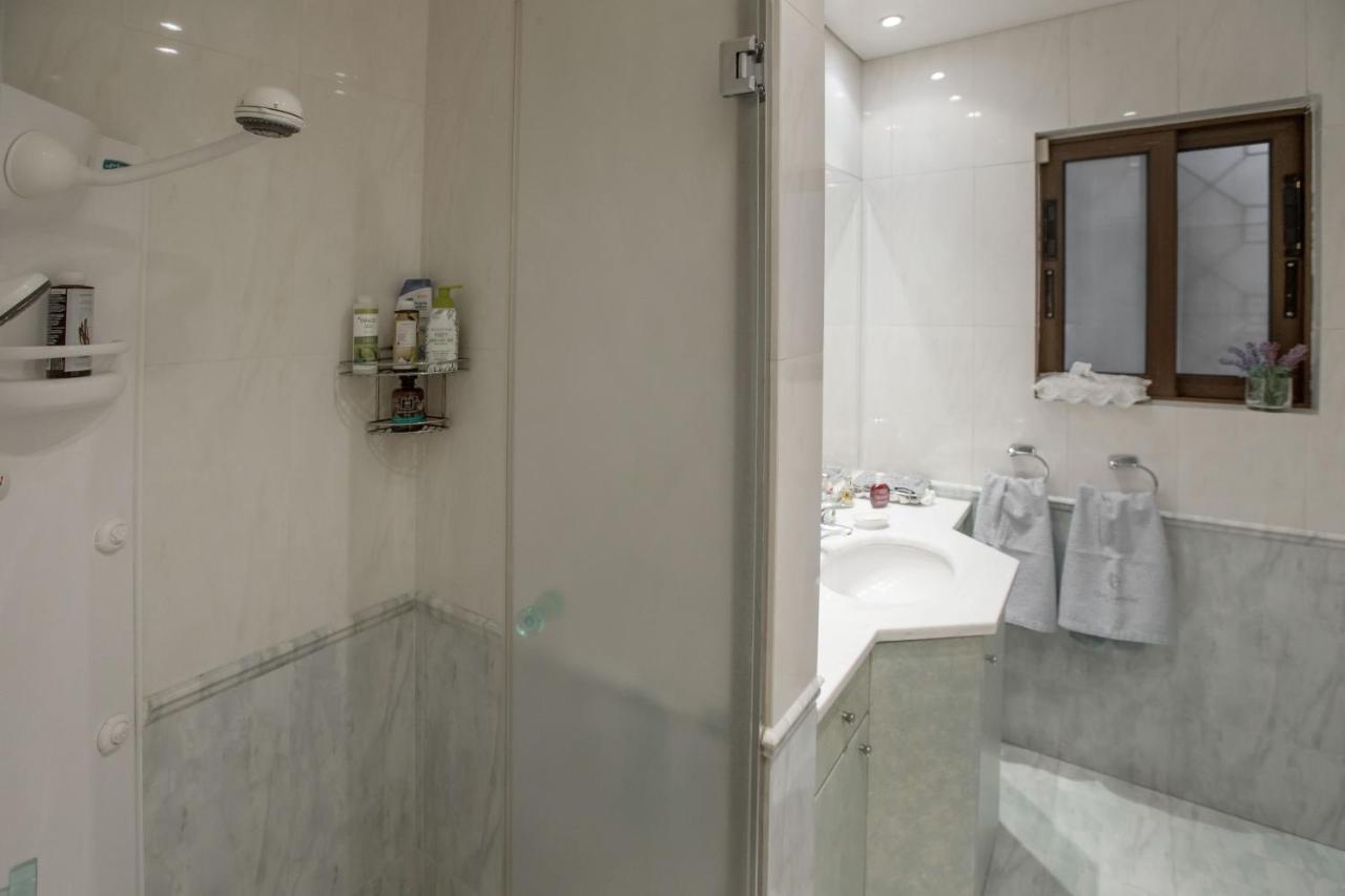 Exceptional Villa in Voula near the sea Atene Esterno foto