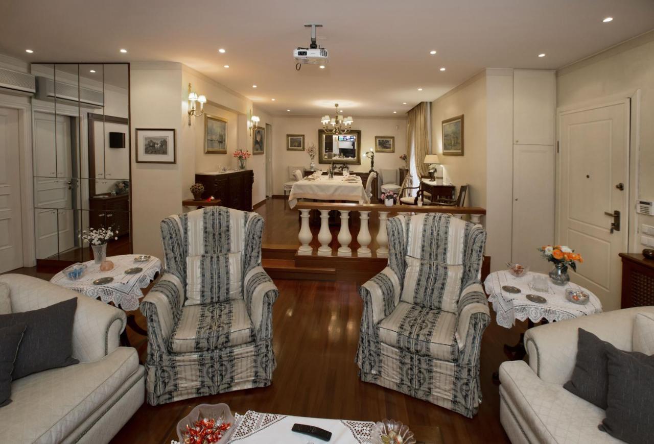 Exceptional Villa in Voula near the sea Atene Esterno foto