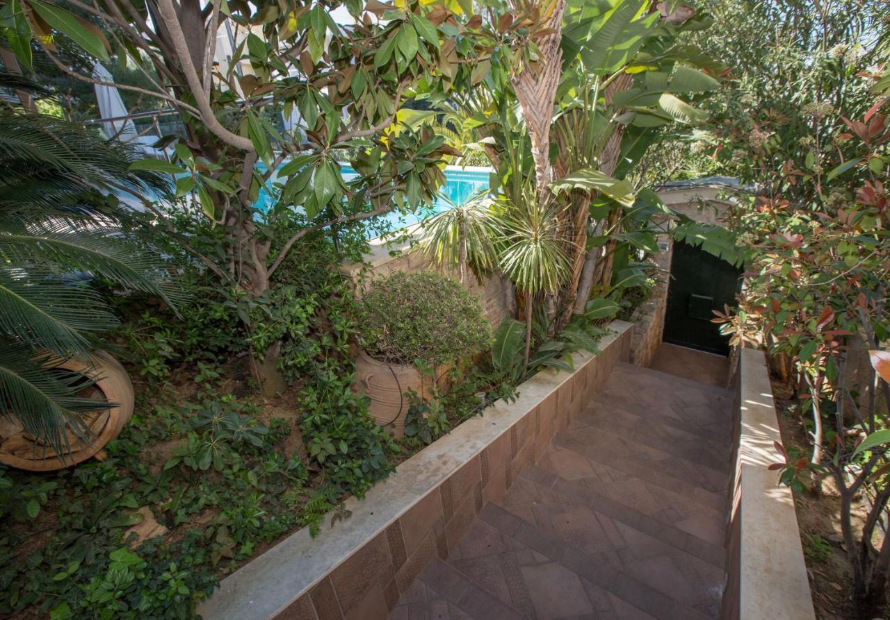 Exceptional Villa in Voula near the sea Atene Esterno foto