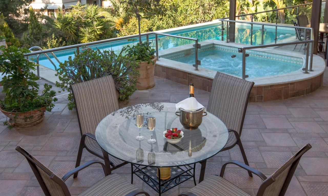 Exceptional Villa in Voula near the sea Atene Esterno foto