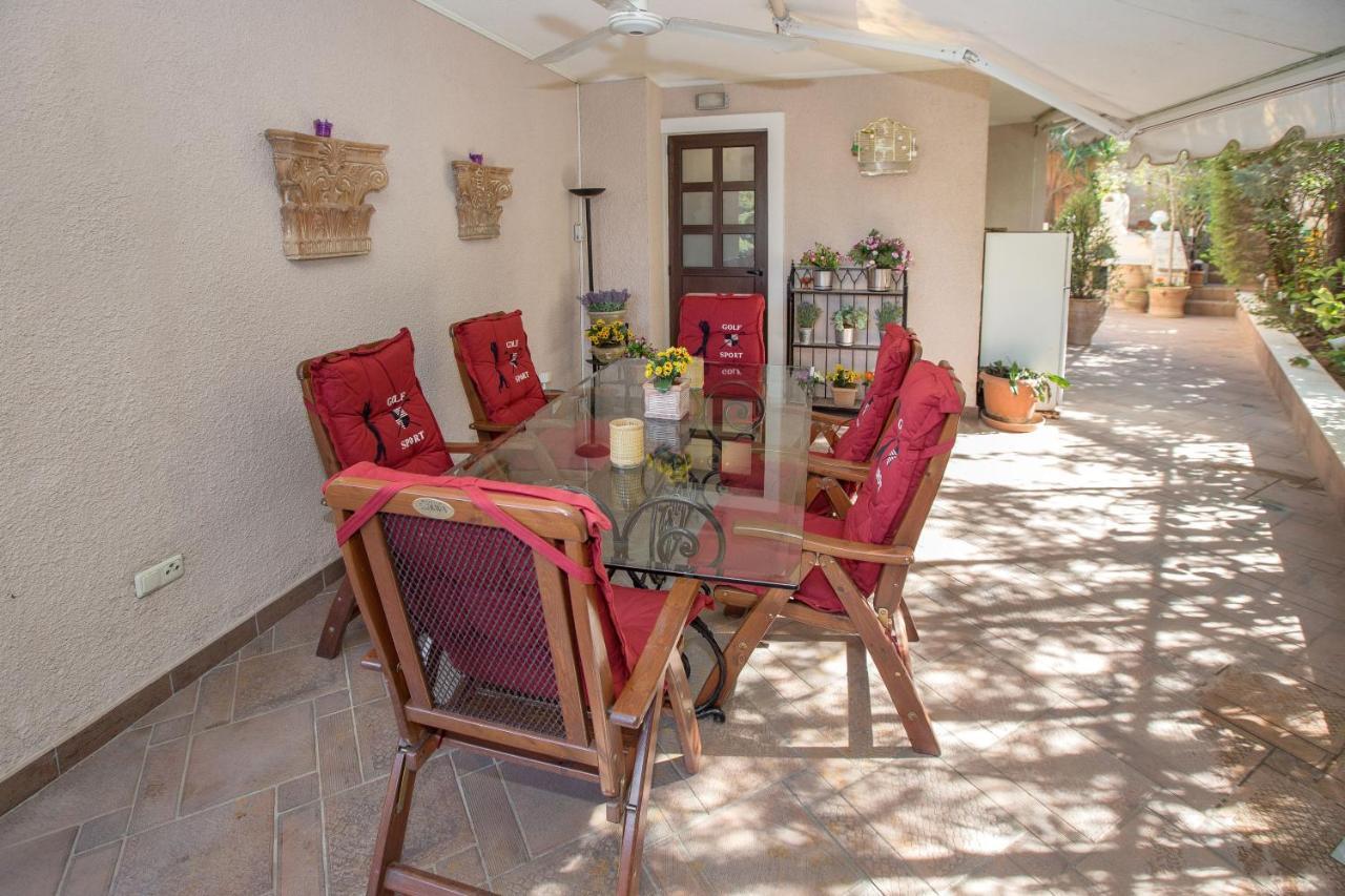 Exceptional Villa in Voula near the sea Atene Esterno foto